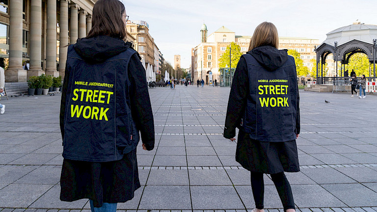 Streetworkeinsatz von Sozialarbeiterinnen